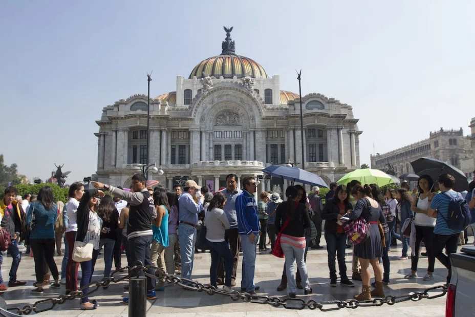 Restaurar el tejido social, pendiente de la política cultural