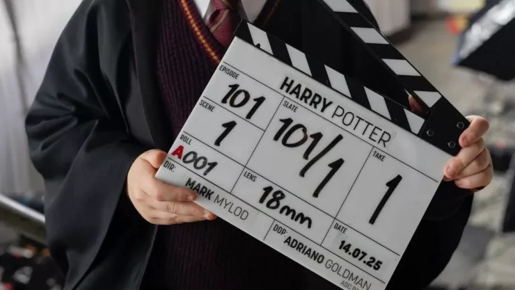 La serie de Harry Potter comienza su rodaje y revela la primera imagen del nuevo trío mágico