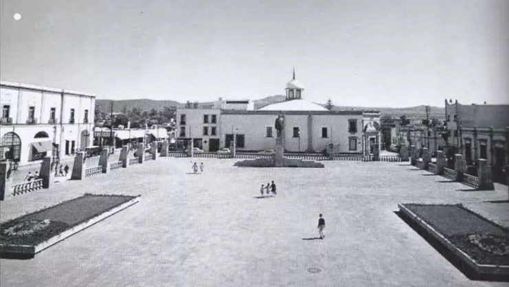 plaza constitucion de queretaro.jpg