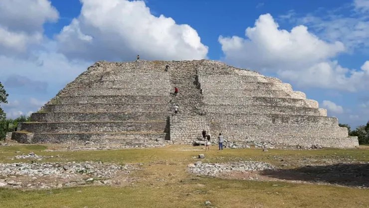 Encuentran seis pirámides en Yucatán