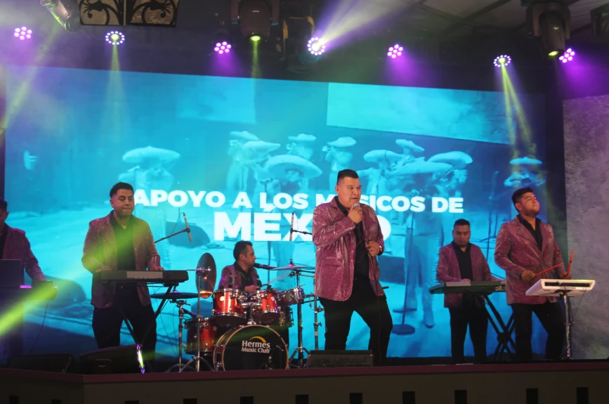 Gran ambiente se vivió durante la presentación.