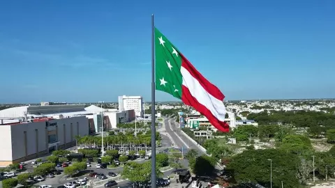 BANDERA DE YUCATAN IZADA.
