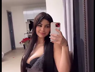 Ella es Vanessa Bazán, la nueva novia de El Malilla