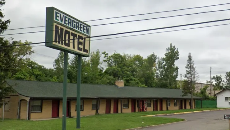 Tras estar casi 7 años desaparecida, mujer es localizada con vida en un motel