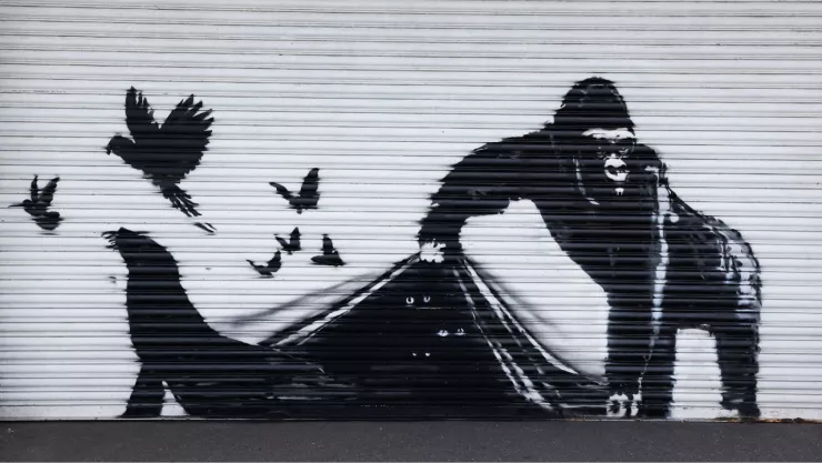 Banksy dibujó un grafitti que simboliza la liberación de unos animales en el zoológico de Londres
