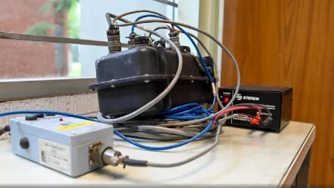 sism&oacute;grafo port&aacute;til instalado por el Servicio Sismol&oacute;gico Nacional en la FES Acatl&aacute;n