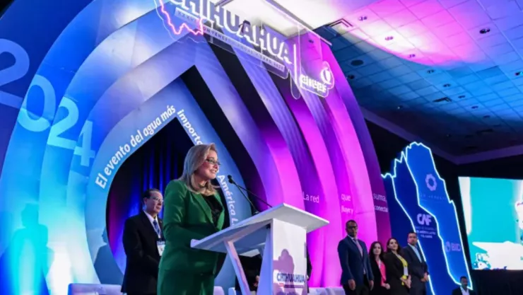 Maru Campos lleva agua potable a Chihuahua