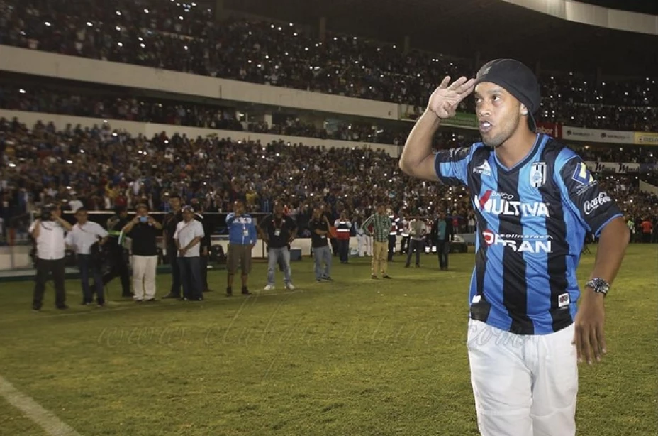 El panista Carlos Treviño llamó “simio” a Ronaldinho en un mensaje que publicó en Facebook.