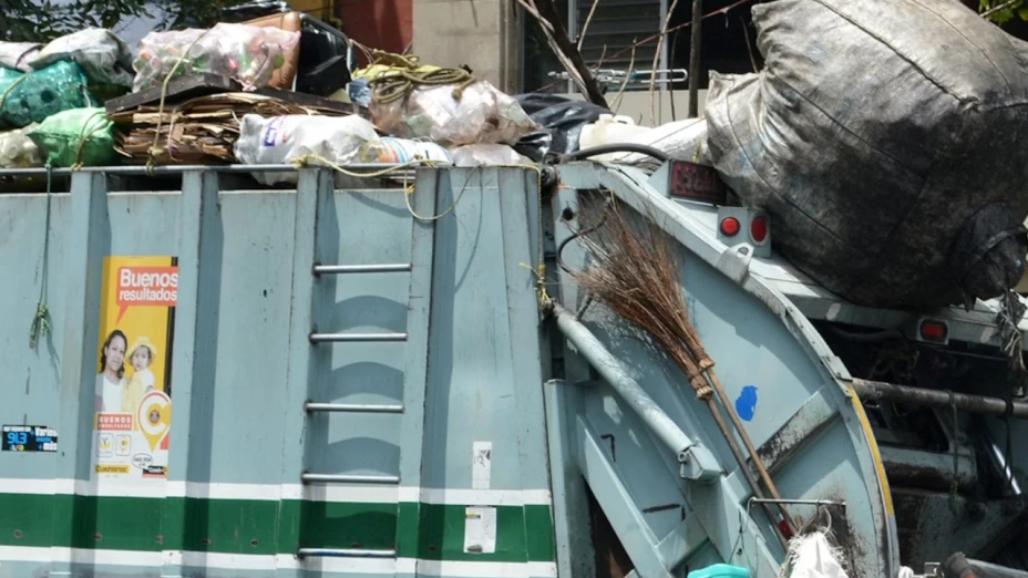 Trabajador prensado por camión.