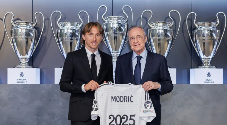 Luka Modric y Florentino Pérez