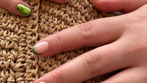 Uñas francesas para conmemorar el Día de San Patricio