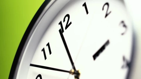 La respuesta a si se adelantan o atrasan los relojes en el próximo cambio de hora