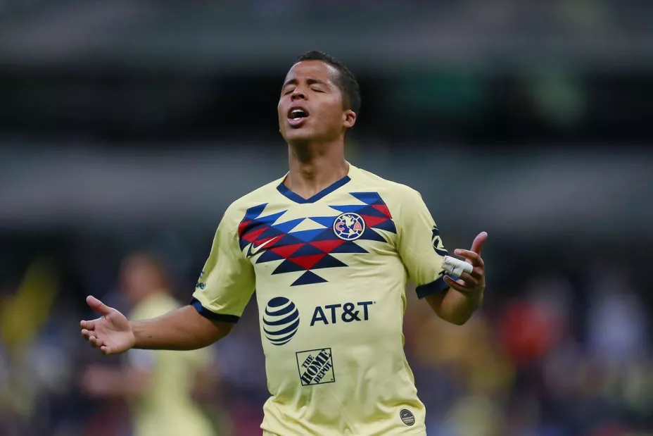 Giovani Dos Santos, fallando un gol con el Club América.jpeg