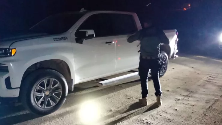 Recuperan en Choix camioneta robada en Culiacán