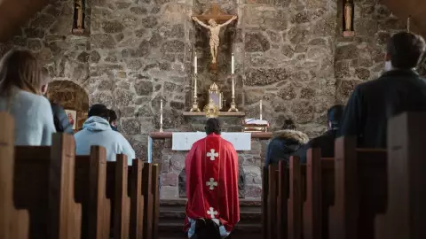 Sacerdote abusó de menores y lo sentencian a 117 años de cárcel
