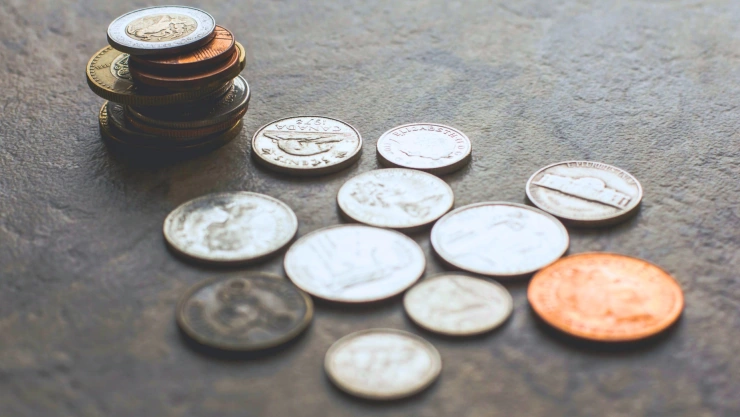 Por qué poner una moneda en la puerta principal de tu casa, según el Feng Shui.jpg