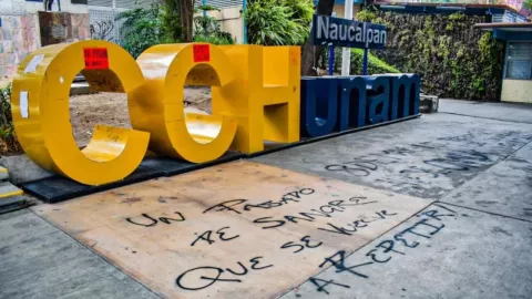 Amplían suspensión de actividades en CCH Naucalpan para realizar peritajes tras ataque a profesor