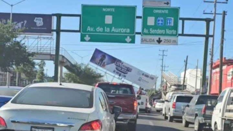 El puente peatonal se ubica en la avenida de La Aurora y del Zócalo, en San Nicolás de los Garza.