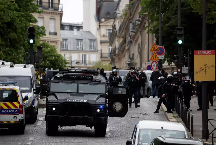Un hombre con chaleco explosivo entró a la embajada de Irán, en París