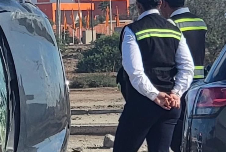 Vehículo terminó volcado sobre el Bulevar Lázaro Cárdenas hoy domingo