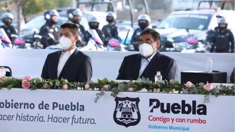 Eduardo Rivera Pérez, Presidente Municipal, y Miguel Barbosa Huerta, Gobernador del Estado, dieron el banderazo de salida para sumar las 155 patrullas a las calles de Puebla.