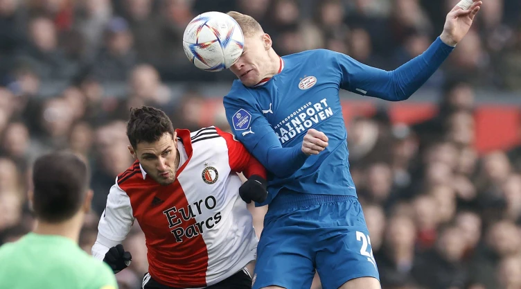 Santiago Giménez en Feyenoord Rotterdam v PSV Eindhoven