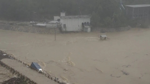 Huracán Fiona golpea República Dominicana; luego podría llegar a Bahamas.