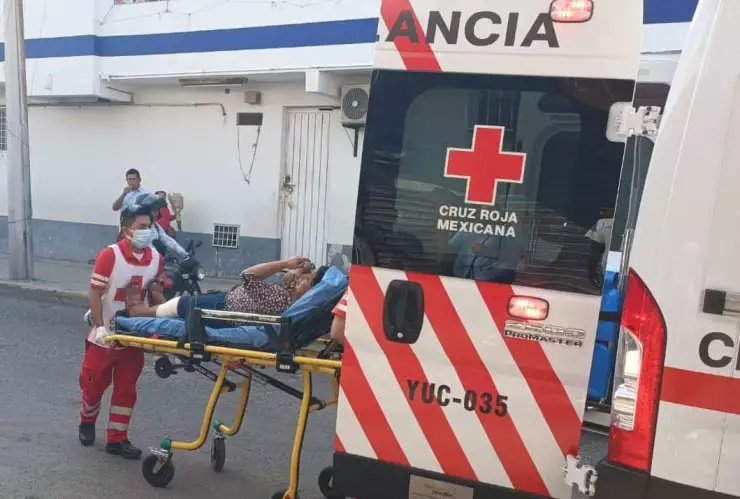 FOTO: Abuelita se hirió con un cuchillo que cargaba en su bolsa