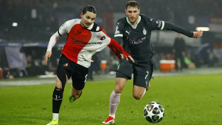 Santiago Gimenez con el Milan vs Feyenoord en la Champions League Playoffs
