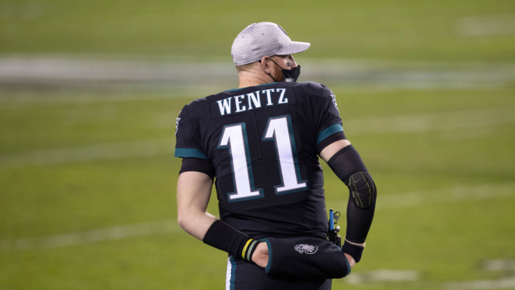 Carson Wentz pasa a los Indianápolis Colts