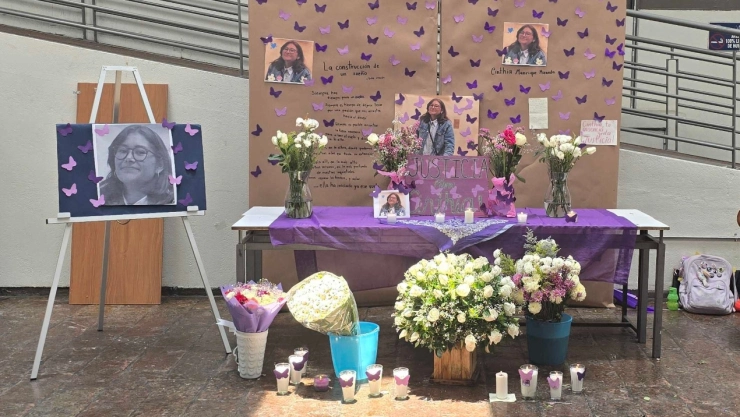 Colocan memorial en la Facultad e Economía por Cinthia Manrique