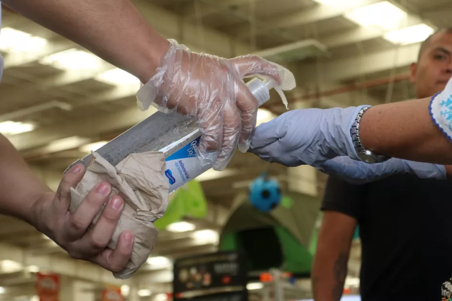 Gel antibacterial cuartoscuro.jpeg