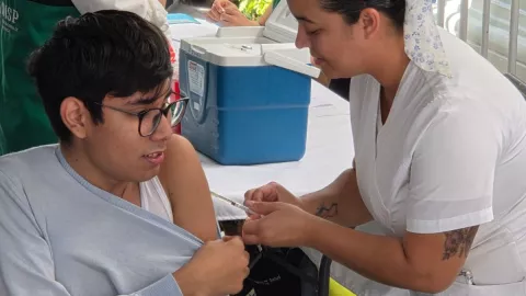 Módulos de vacunación contra sarampión abarrotados