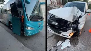 ¡Mañana con accidente! Autobús y camioneta sufren fuerte choque en carretera Tulum- Playa del Carmen