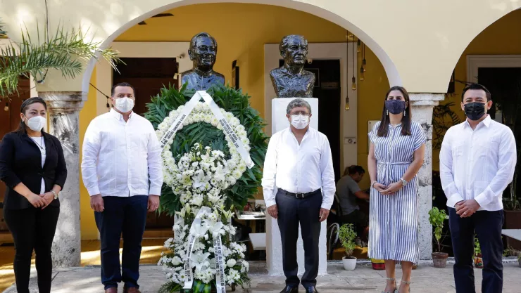 El alcalde de Mérida, Yucatán, Renán Barrera informó que la calle 60 Sur con la 89 tendrá el nombre del compositor Armando Manzanero.