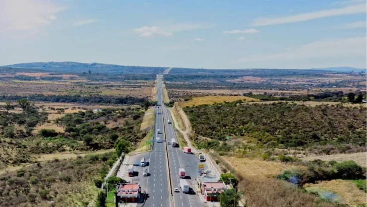 ¿Por qué hay tráfico en la autopista Aguascalientes-Guadalajara y cuáles son las rutas alternas