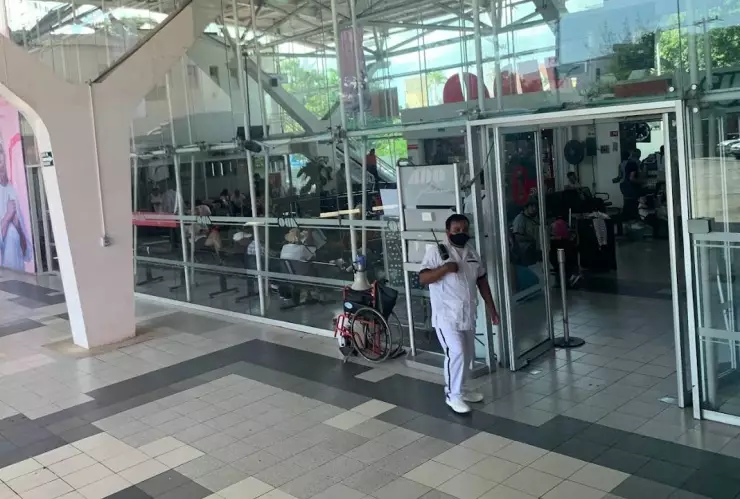 Resguardan a 19 migrantes salvadoreños en Cancún se escondía en terminal de autobuses