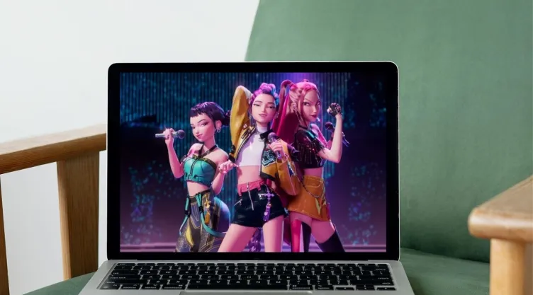 Aquí tienes 5 ideas para personalizar al estilo K-Pop Demon Hunters el fondo de pantalla de tu computadora o laptop