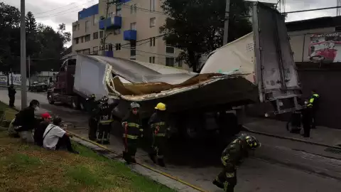 TRAILER PARTIDO EN 2.jpeg