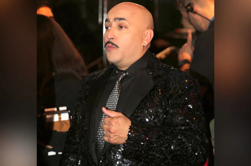 Lupillo Rivera se incorpora a Pase a la Fama el nuevo reality musical de como invitado especialista para asesorar concursantes.