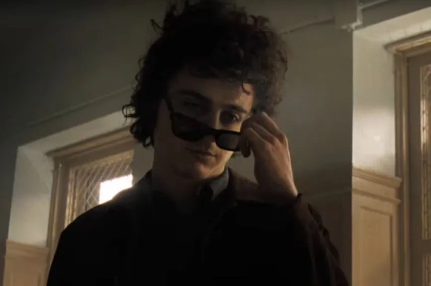 Con cada proyecto, Timothée Chalamet continúa demostrando su talento y versatilidad, consolidándose como una de las estrellas más brillantes de la industria cinematográfica actual.
Crédito: Searchlight Pictures