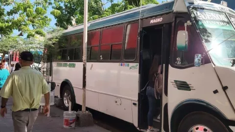 Pasajeros se quejan de camioneros groseros en Culiacán