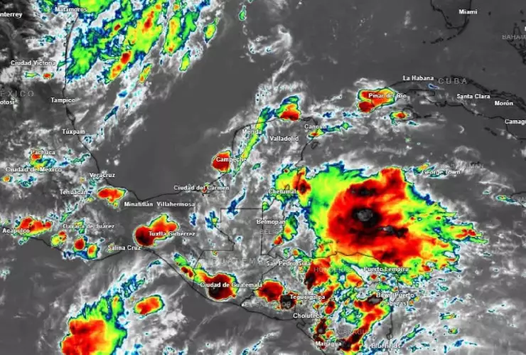 La Onda Tropical 9 continúa su acercamiento peligroso a Yucatán