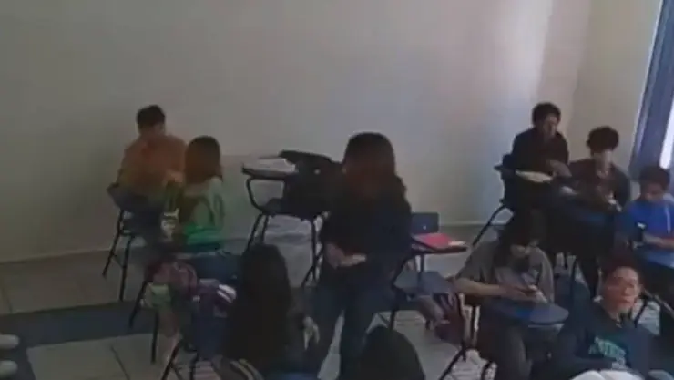 Joven ahorca alumna