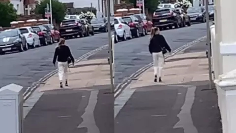 VIDEO: Mujer se congela en el tiempo y luego sigue como si nada