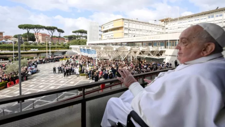 Papa Francisco sale del hospital Gemelli tras más de un mes.jpg