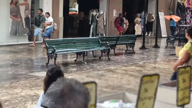 ¡Atención! Reportan calles del centro de Mérida SIN LUZ tras fuertes LLUVIAS; esto se sabe