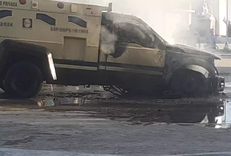 Incendio vehículo Chetumal.jpg