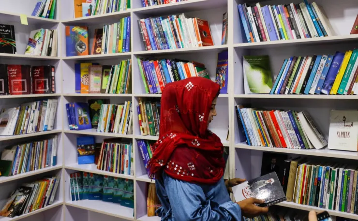 Inauguran biblioteca para mujeres en Afganistán.