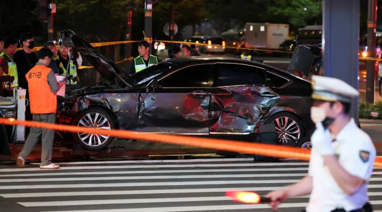Coche atropella a peatones en Seúl; deja nueva personas muertas y cuatro heridas